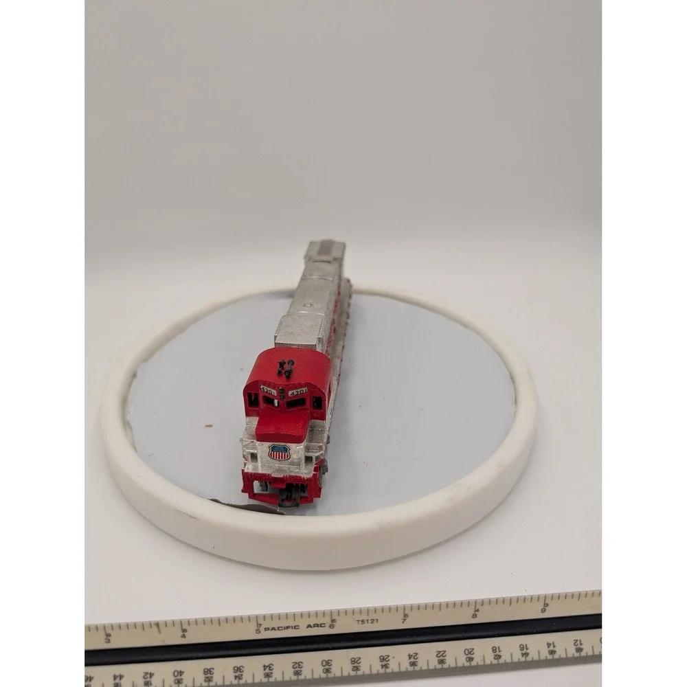 Silver‎ Streak 4301 Diesel Locomotive Model Train Engine Red Silver HO Scale